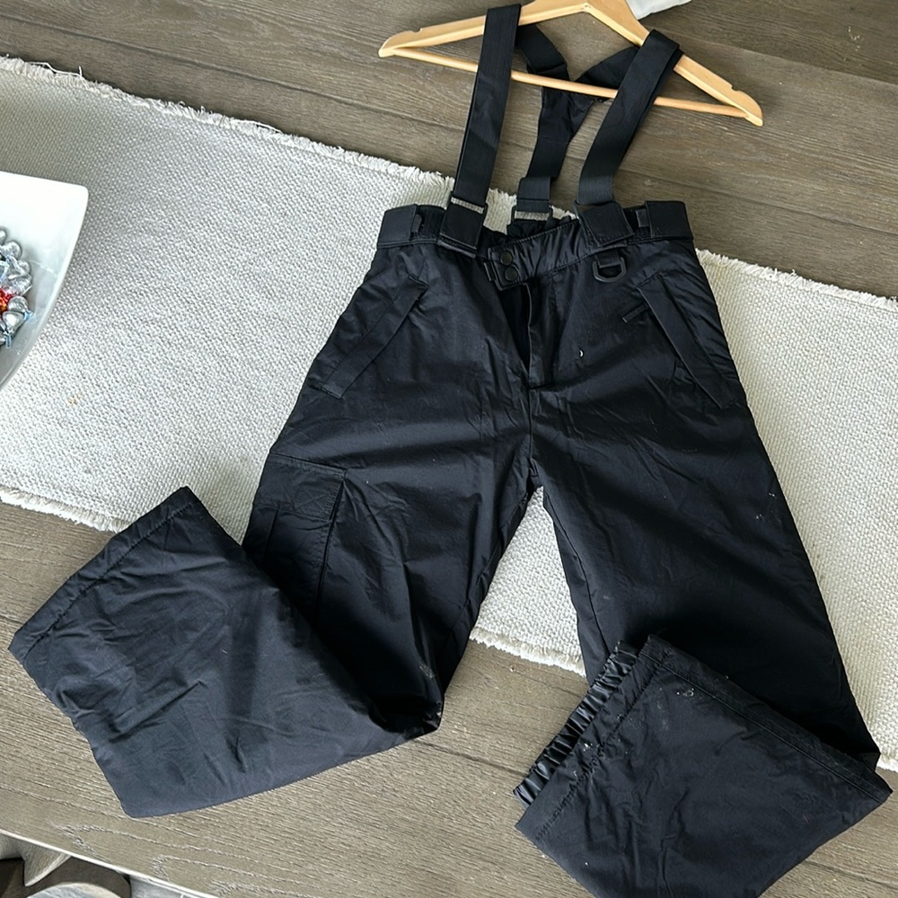 Black Snow Pants great shape no tears or holes barely worn!  Maybe one and done